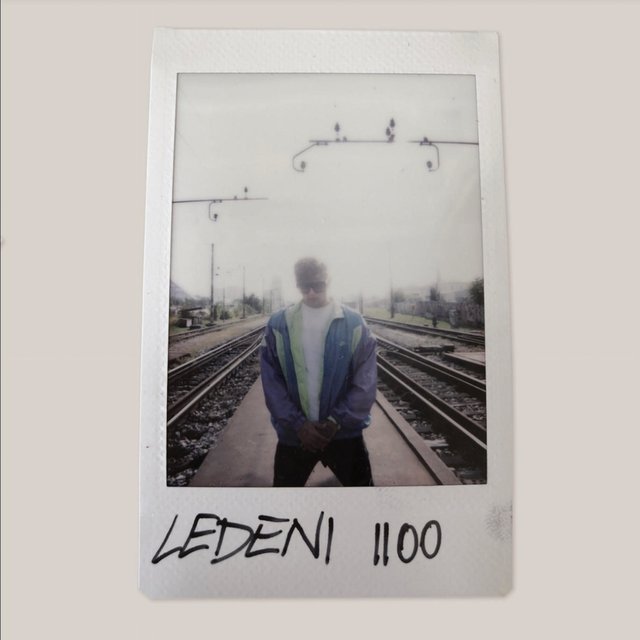 1100
