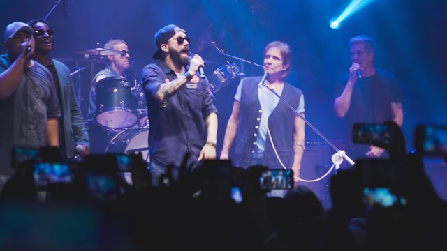 É Preciso Saber Viver (feat. Roberto Carlos, Digão, Toni Garrido, Andreas Kisser & Rogério Flausino) (Ao Vivo)