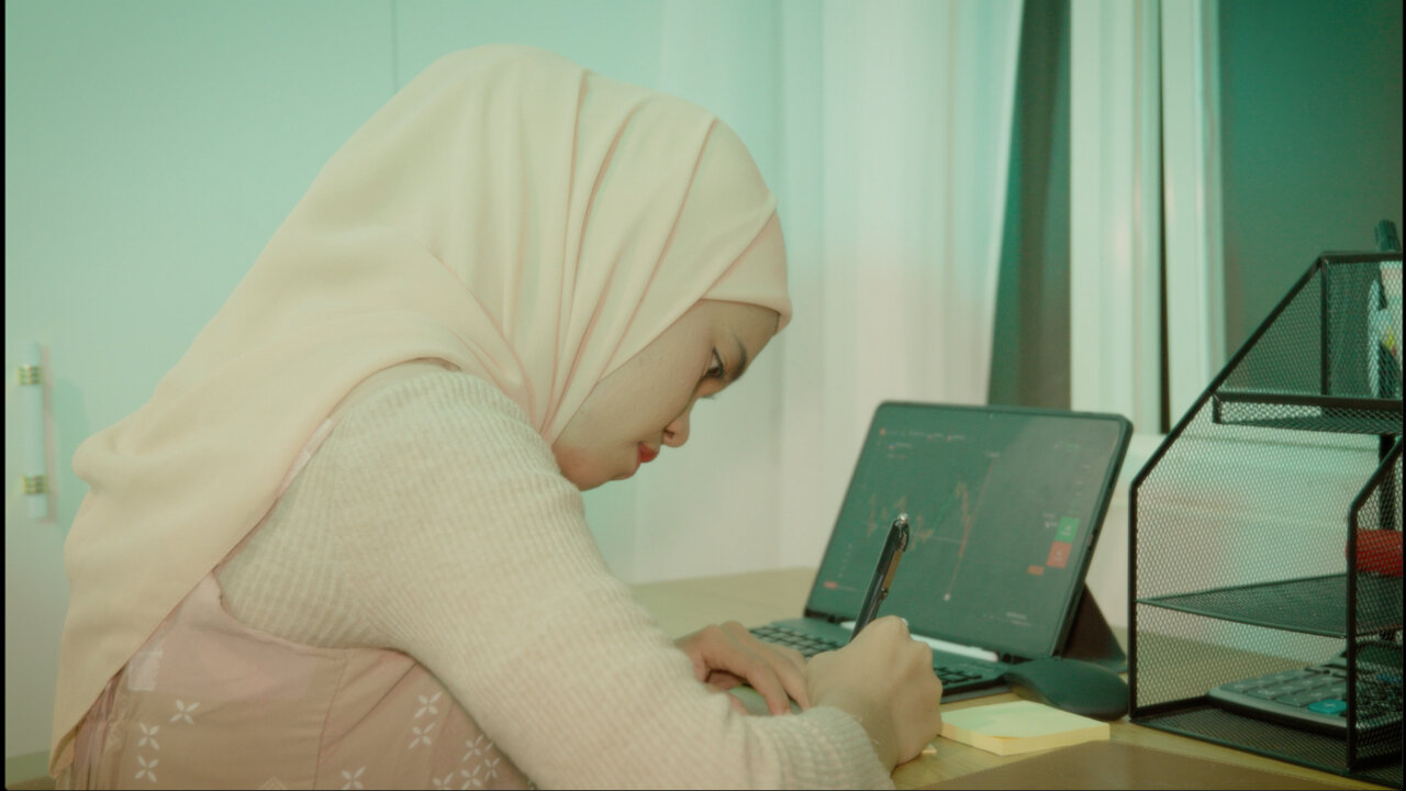 Ressa - Meragu (Official Music Video)