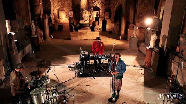 Dowdelin - Slow Down [Official Live Video]