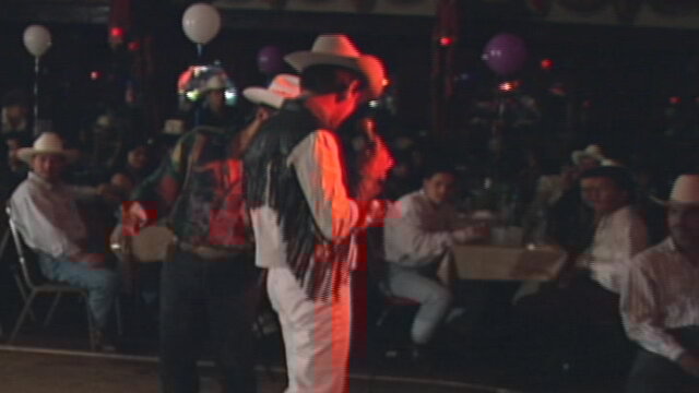 Con la tierra ensima (En Vivo)