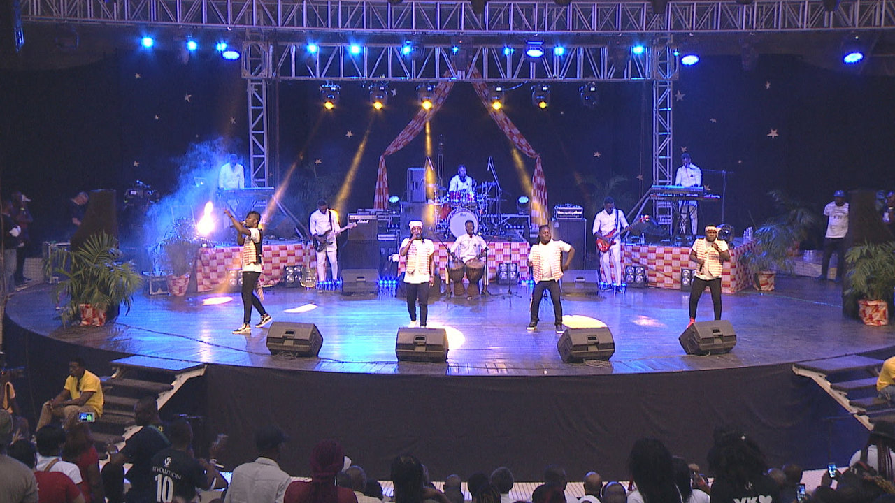 Celle à qui je mens (Live au palais de la Culture d'Abidjan 2018)