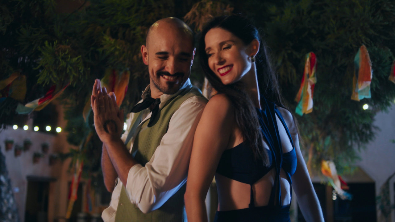Abrazándonos (Official Video)
