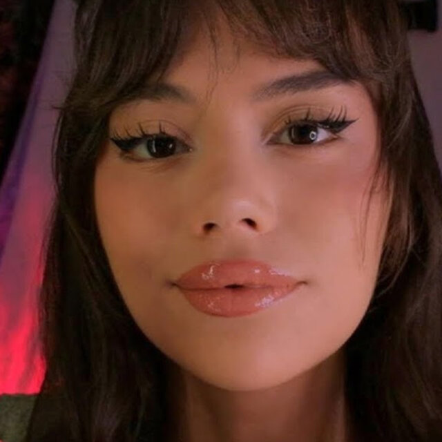 ASMR - Uyuyana Kadar Saçlarını Tarıyorum
