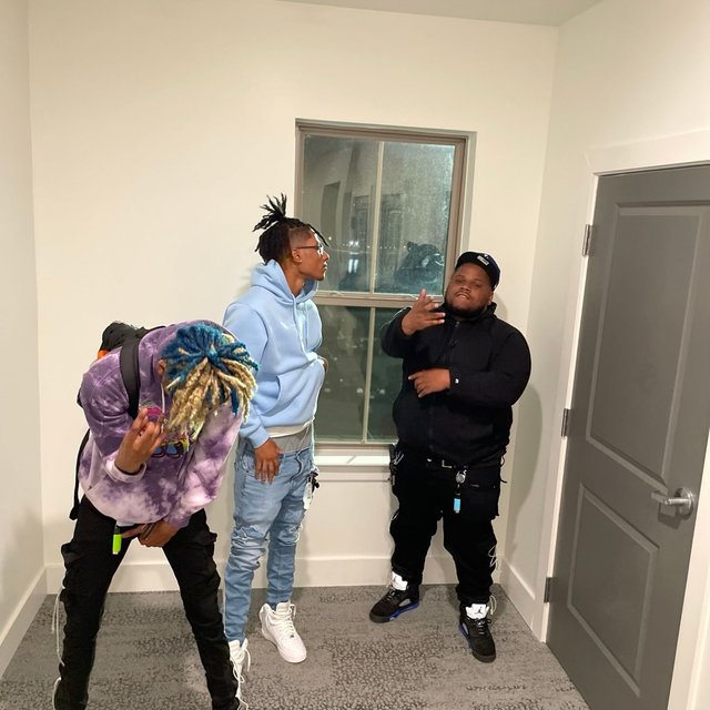 Throw Away (feat. DeGlizzy)