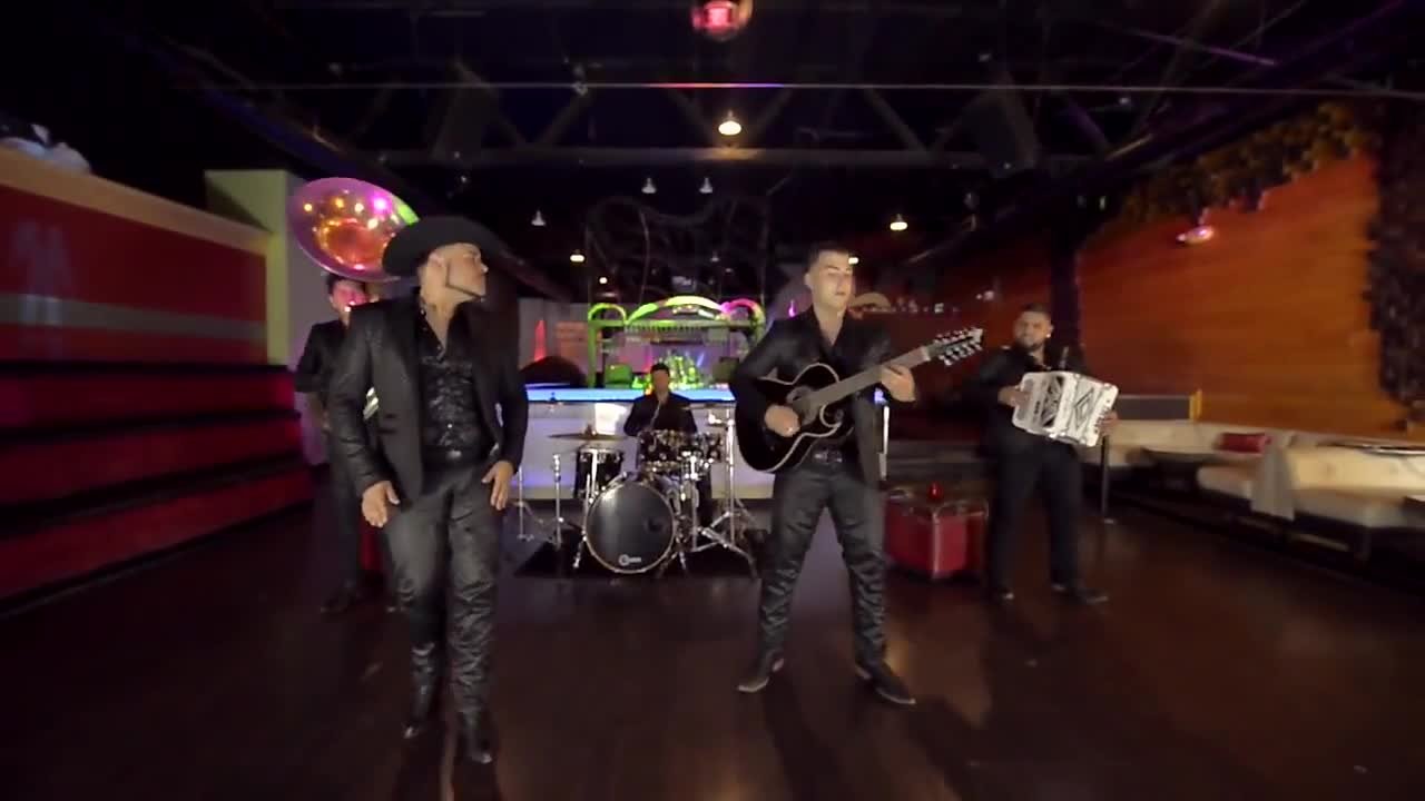 Dos Tres Chupetones (En Vivo)