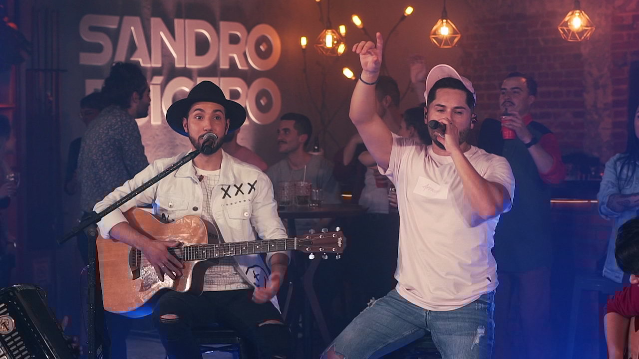 Acorrentado em Você / Nem Dormindo Consigo Te Esquecer (Ao Vivo)