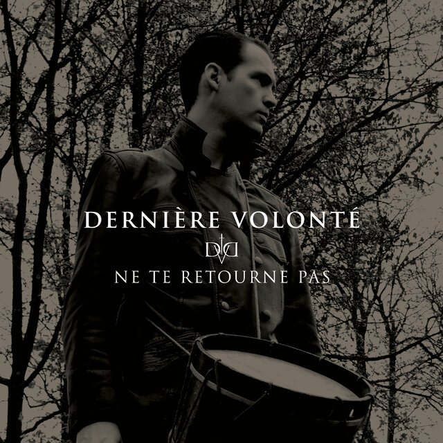 Ne te retourne pas (2022)