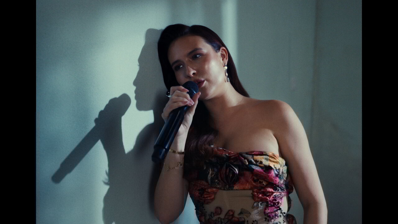 You Don't Look At Me The Same (Live Performance)