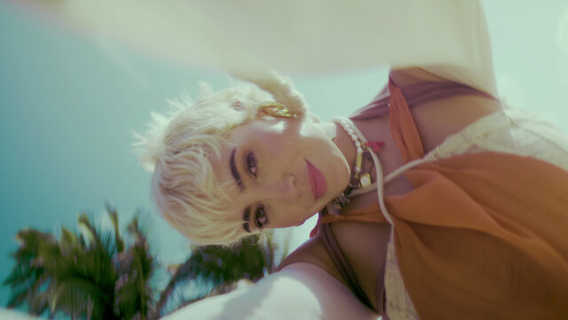 Fugarnos (Official Video)