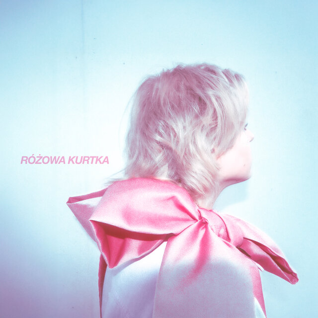 różowa kurtka