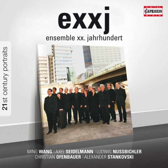 Exxj: Tribüne