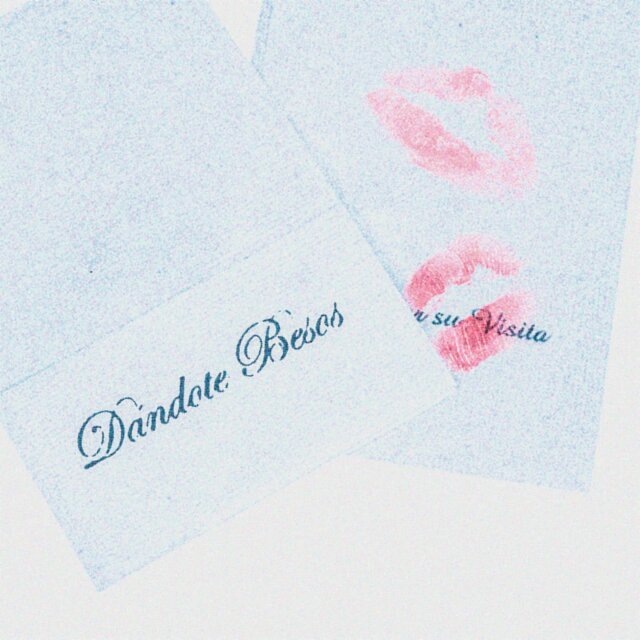 DÁNDOTE BESOS