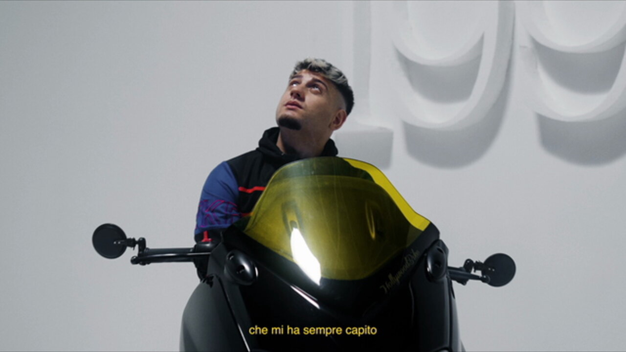 AVEVO UN AMICO (Lyric Video)