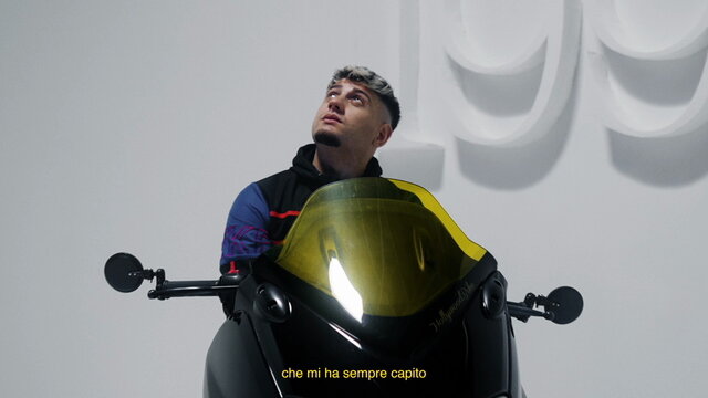 AVEVO UN AMICO (Lyric Video)