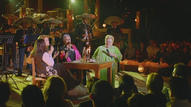 Pa' Todo el Año (with Paquita la del Barrio) (Primera Fila [En Vivo])