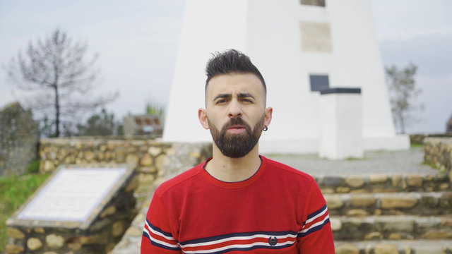 Sou português