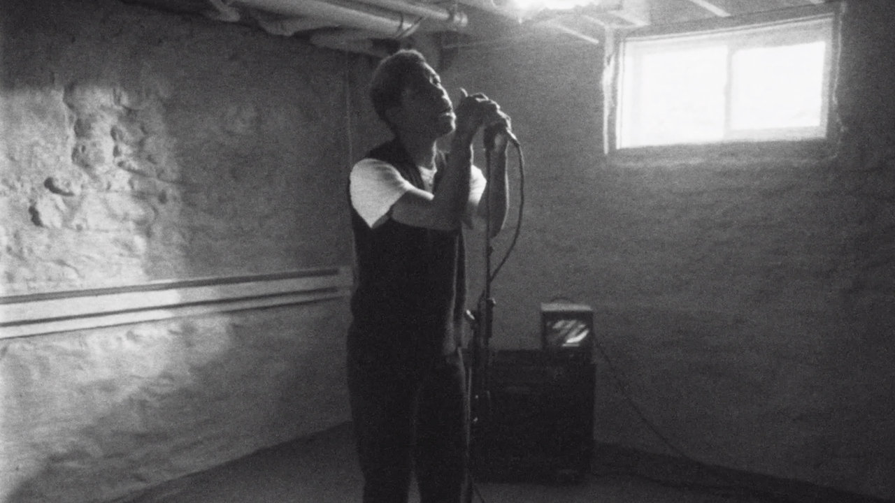 dust// (live performance)