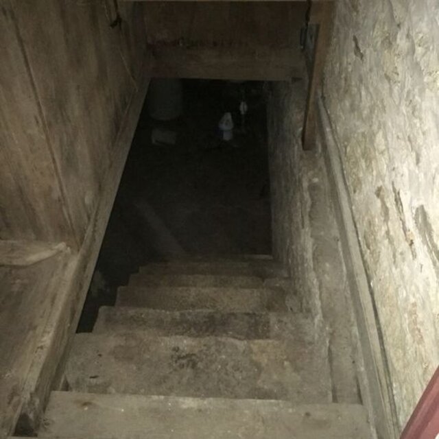 HEADLESS BODY DOWNSTAIRS