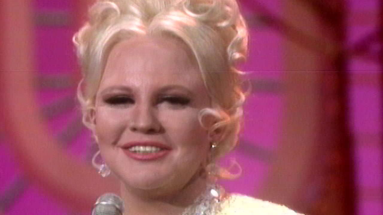 (You Make Me Feel Like) A Natural Woman
