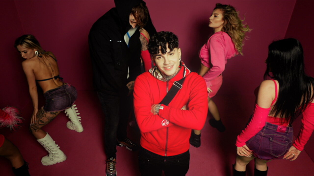 BAD BITCH (feat. Niky Savage)