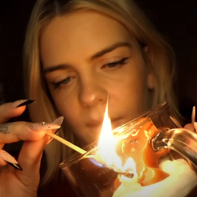 ASMR - Je t’aide à t’endormir (ambiance cosy et feu de cheminée)