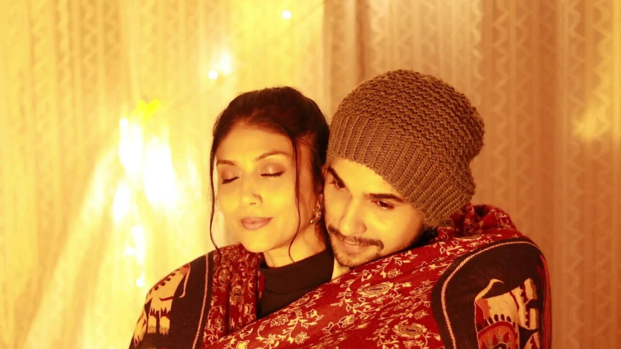 Phir Aur Kya Chahiye (feat. Maya Jaiswal)