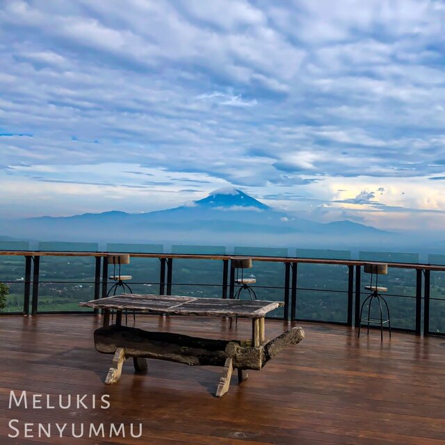 Melukis Senyummu