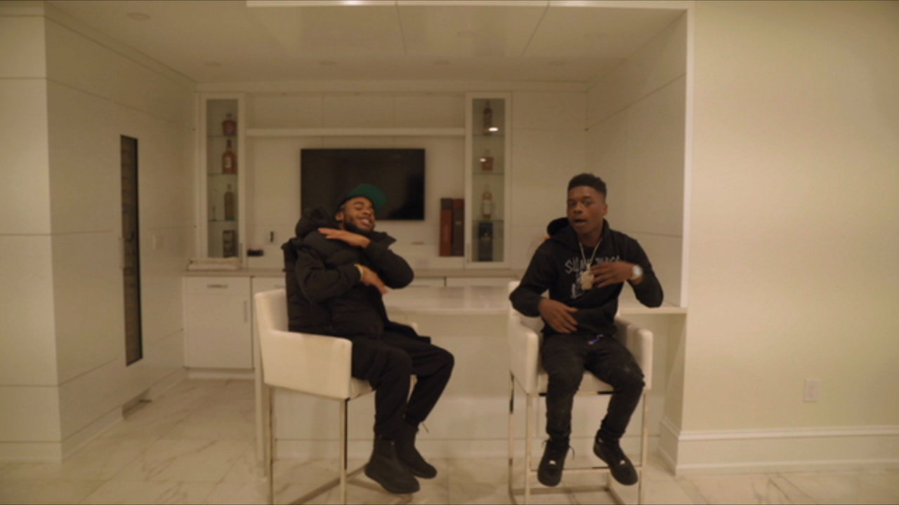 UHUH (feat. MoneyMarr)